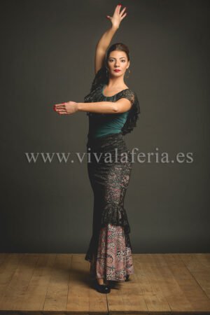 Saia de dança flamenca com renda serrilhada