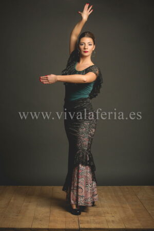 Falda para bailar flamenco con encaje  Serrada