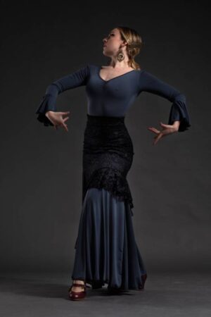 Falda para bailar flamenco con encaje  Serrada
