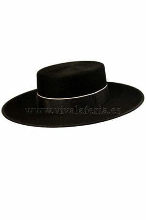 Hut aus schwarzem Kaninchenfell mit breiter Krempe