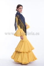 Traje de flamenca amarillo con volantes Candil de Carmen Acedo