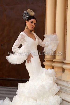 Vestido de novia flamenca modelo Airosa de Guadalupe Moda Flamenca