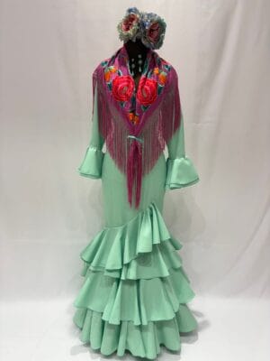 Vestido de flamenca confeccionado en tejido de strech color verde agua